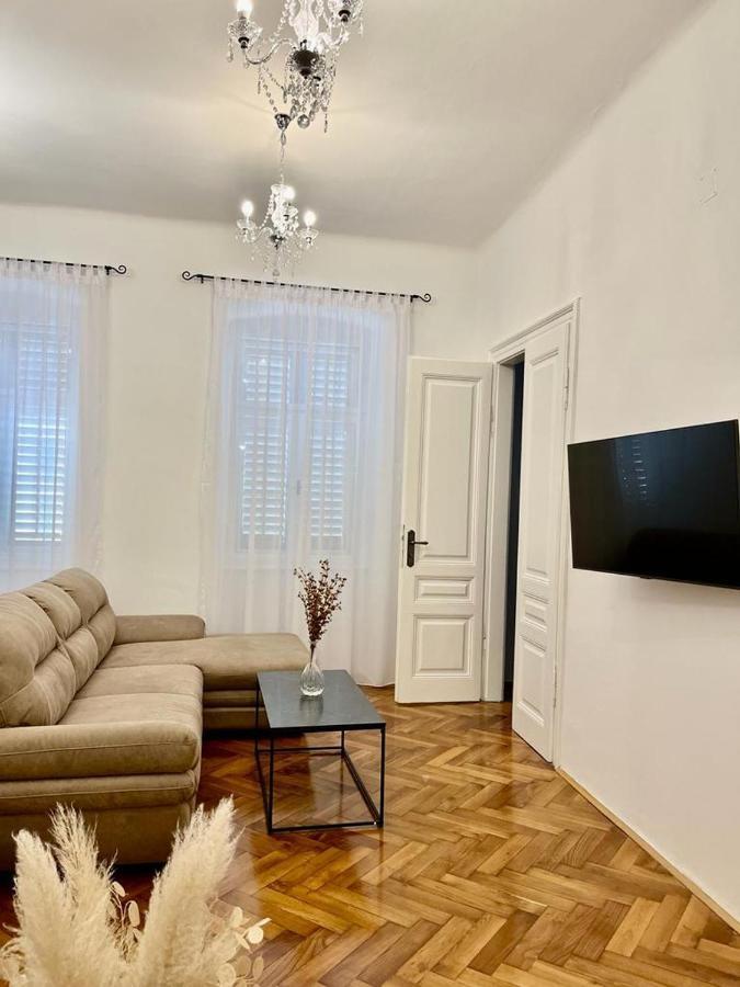 Lux Apartmans Pula Luaran gambar